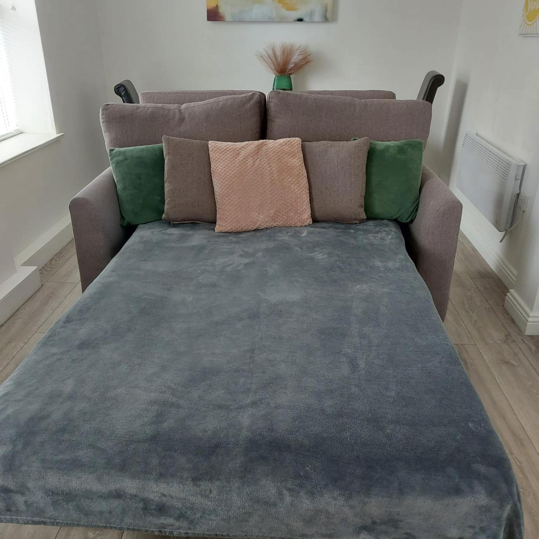 Hullidays - Queen St Duplex Apartment
